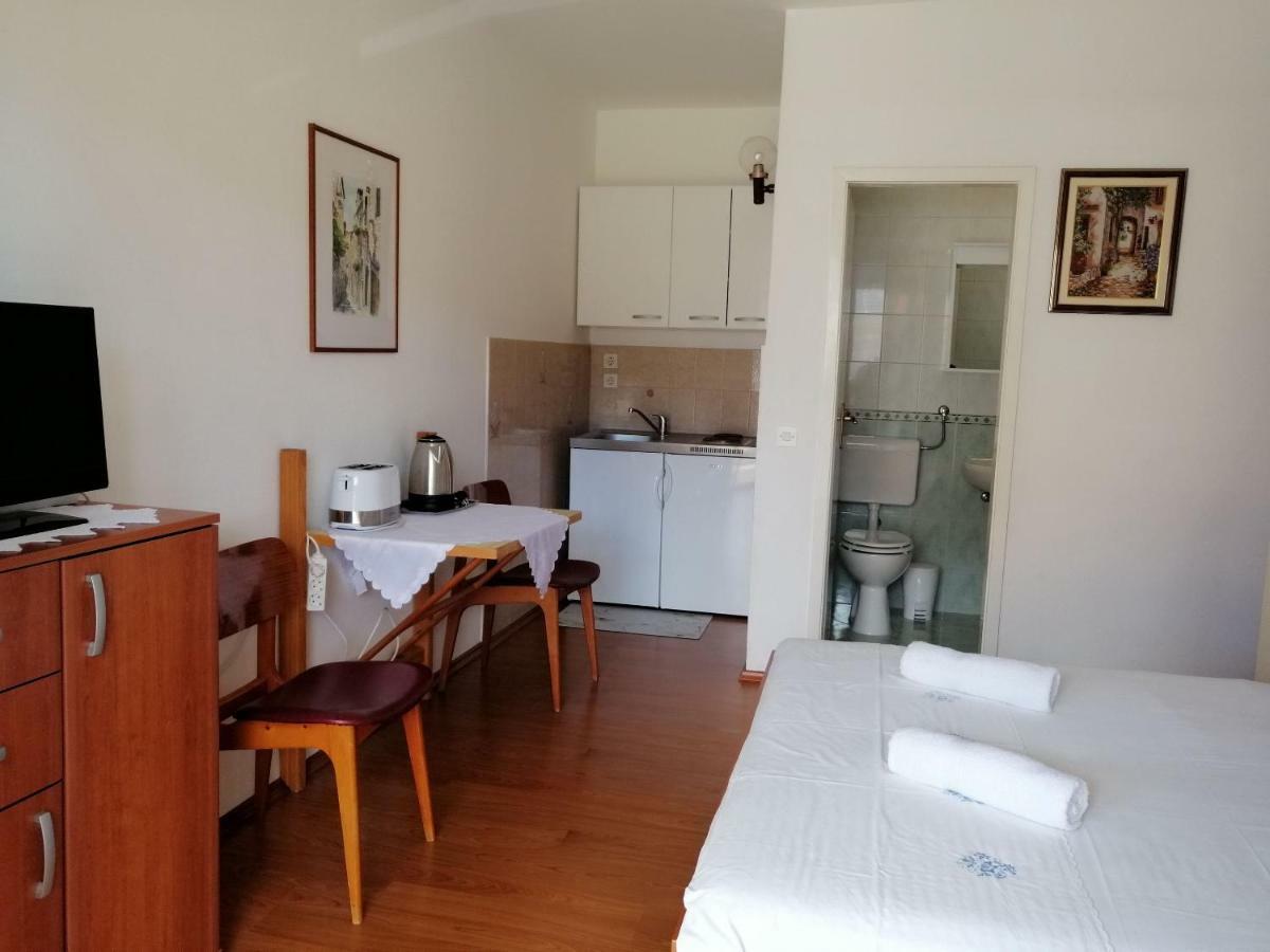 Apartments Emmas Studio Stari Grad  Eksteriør billede